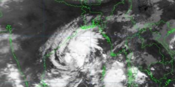 In the Bay of Bengal, a previously deep depression has now intensified, evolving into a cyclone, named 'Hamun.'